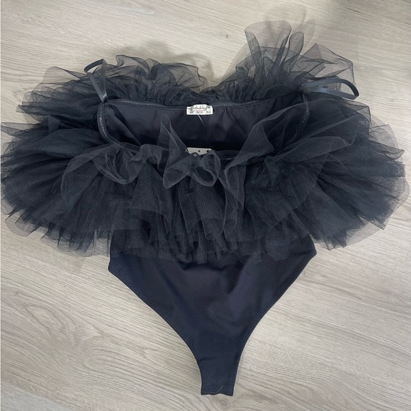 NWT FREE PEOPLE Big Love Black Ruffle Off the Shoulder Bodysuit size X Small - Picture 9 of 9